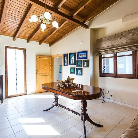 בית נופש Lefteris